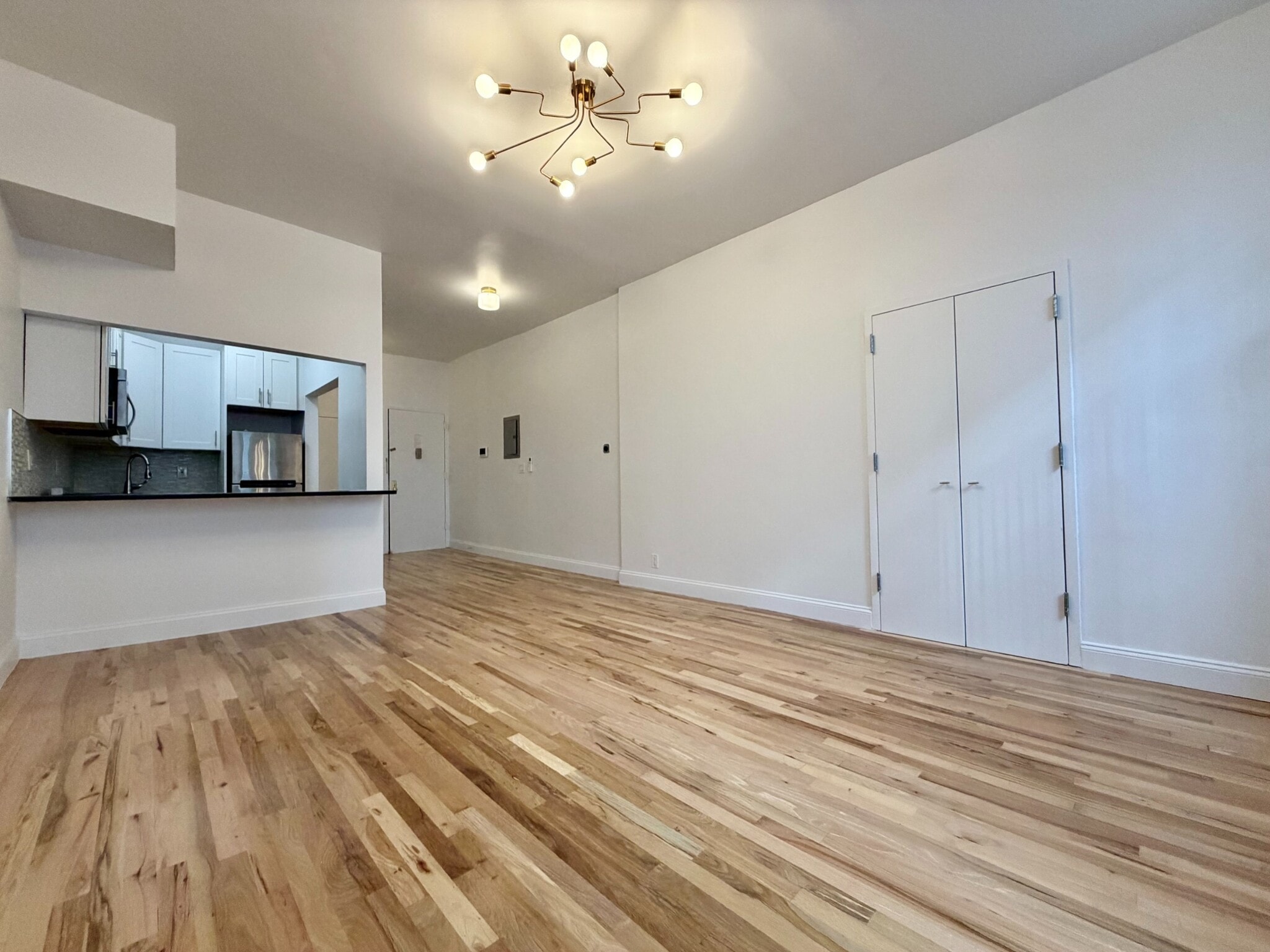 Building Photo - 346 W 52nd St