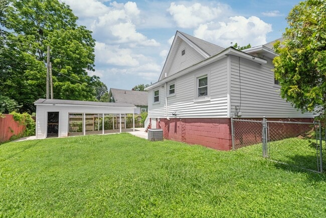 Building Photo - Move in ready in Gastonia’s Rapidly Growing FUSE District
