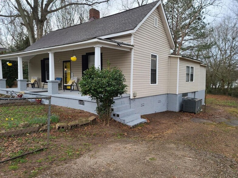 Building Photo - 904 Park Ave