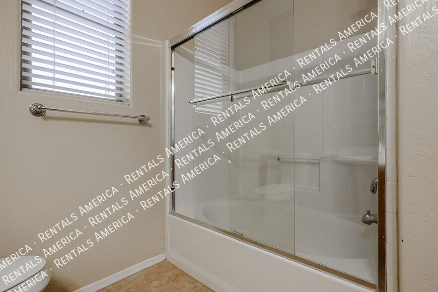 Building Photo - 17518 W Lisbon Ln