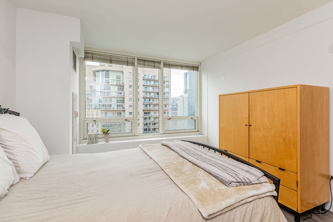 Building Photo - 33 W Ontario St