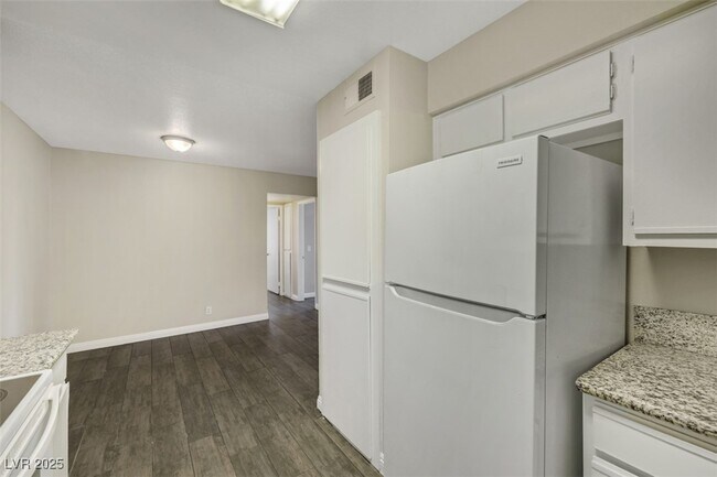 Building Photo - 3151 N Soaring Gulls Dr