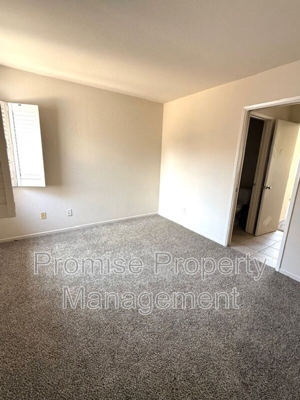 Building Photo - 4660 Los Alamos Way
