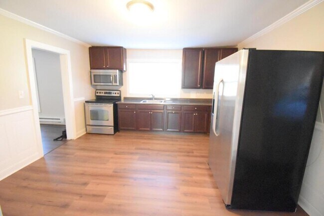 Building Photo - 337 Fox St SW