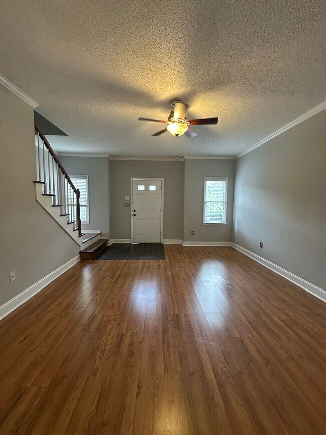 Building Photo - 2 bedroom, 2 1/2 bathroom condo