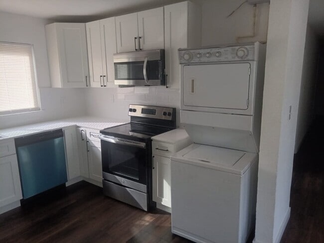 Primary Photo - 2111 Mara Ct