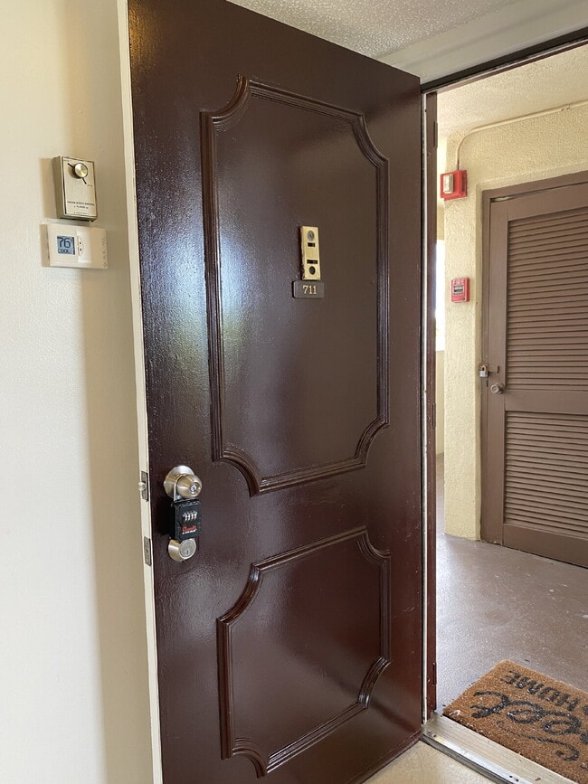 Building Photo - Cypress Bend Top Floor Private Corner 2/2 Available Now!