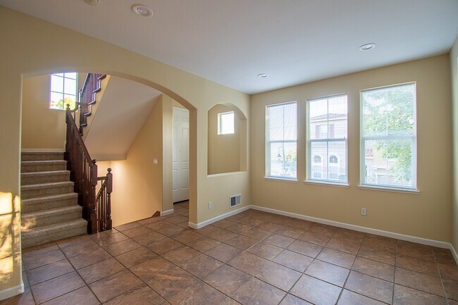 Building Photo - 749 Batista Dr