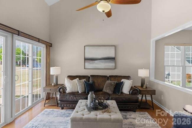 Building Photo - 2076 Belair Dr