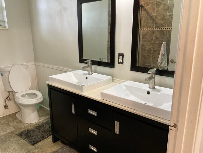 Building Photo - 6566 Spring Meadow Dr