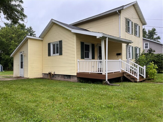 Building Photo - 145 Tillotson St