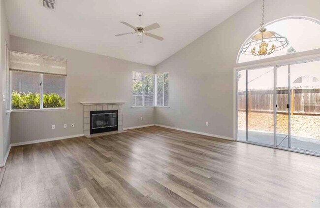 Building Photo - 1247 Arbor Ct