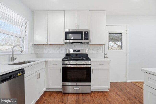 Building Photo - 6427 Pima St