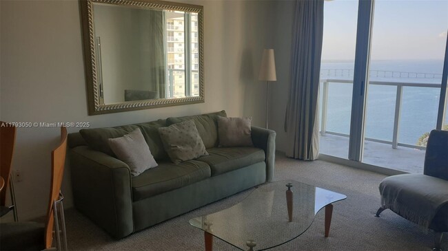 Building Photo - 1155 Brickell Bay Dr