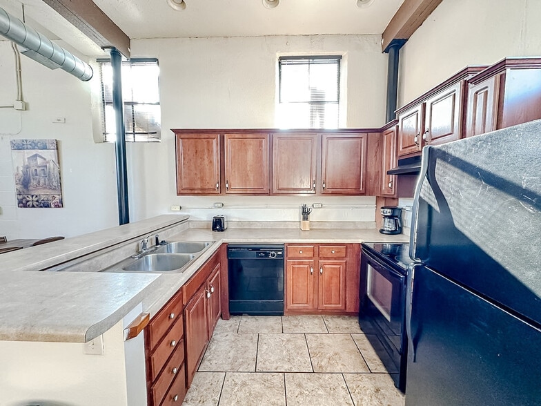 Building Photo - 521 N Jefferson Ave