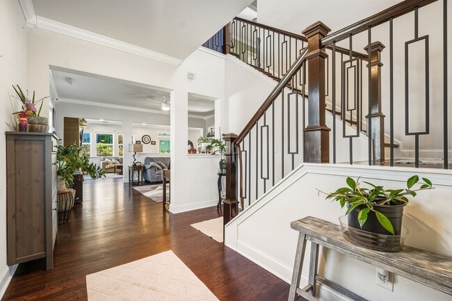 Building Photo - Stylish, Energy-Efficient 3 Bed/2.5 Bath H...