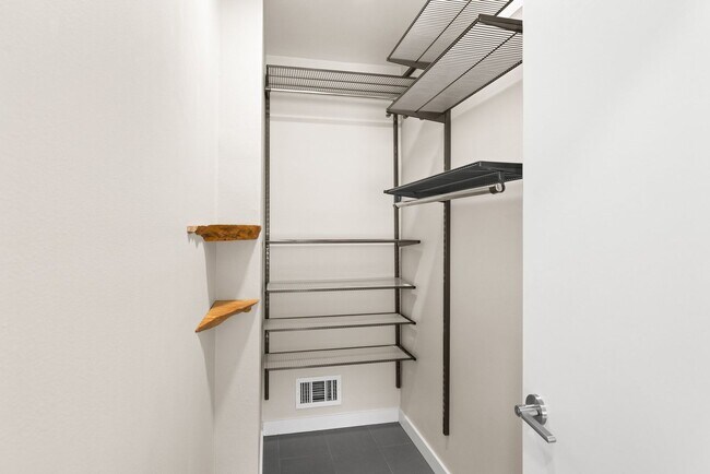 Building Photo - Beautiful Duplex In Highly Desirable San Rafael!
