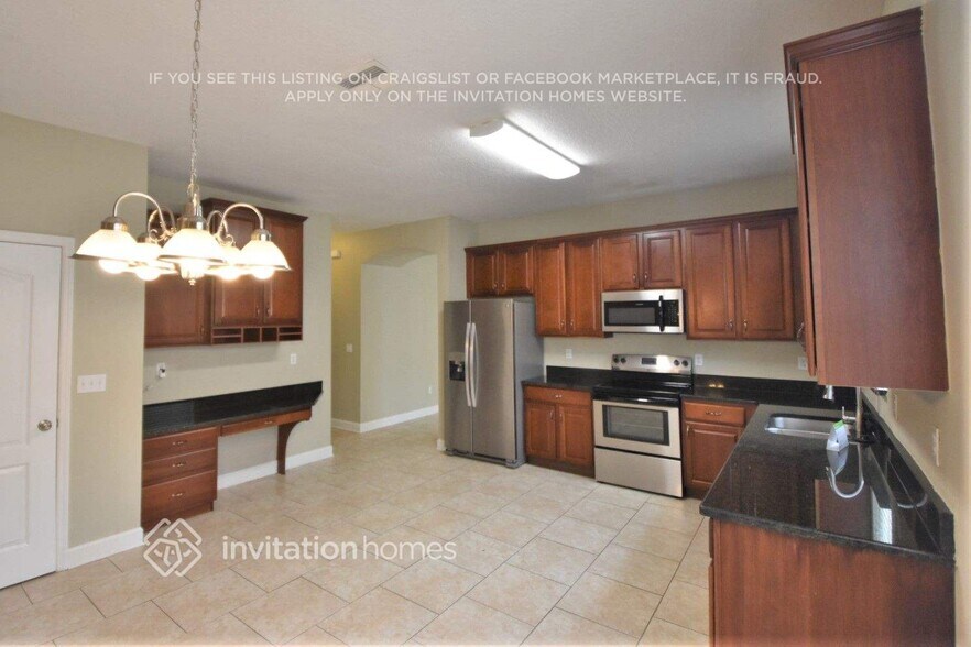 Building Photo - 12345 Ridgedale Dr