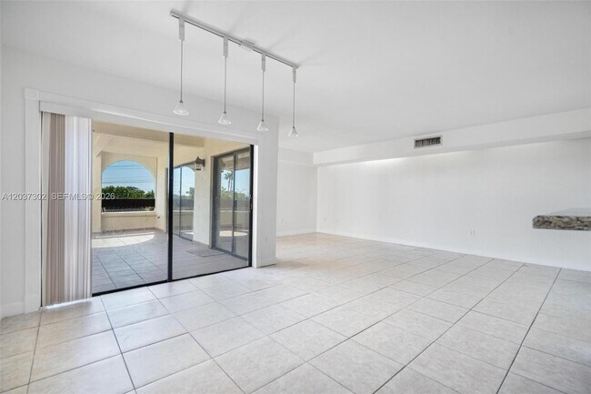 Building Photo - 9040 SW 125th Ave