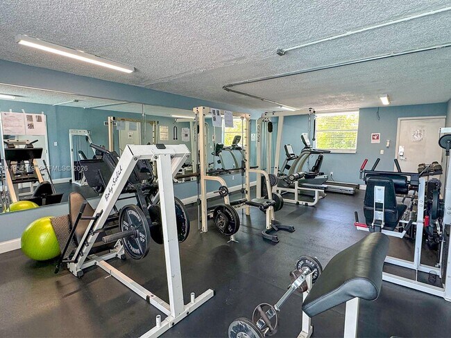 Building Photo - 1801 S Treasure Dr