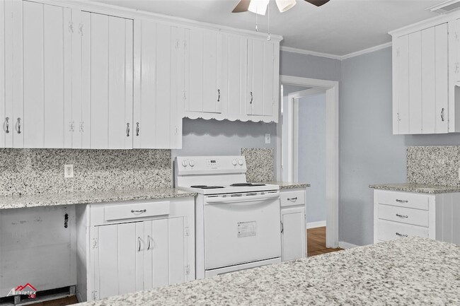 Building Photo - 1307 Ash Ln