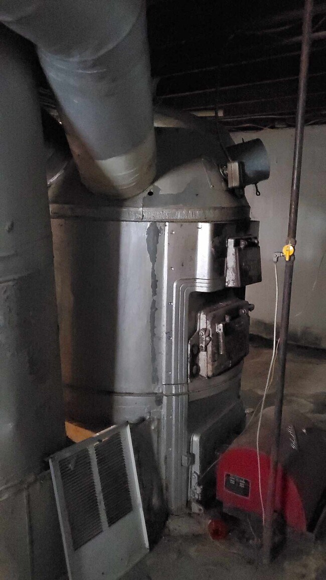 Building Photo - 1238 E Riverside Ave