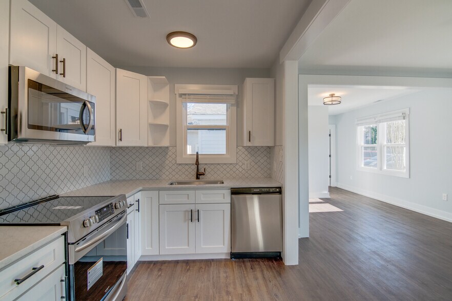 Dining Area /Kitchen - 515 flint st