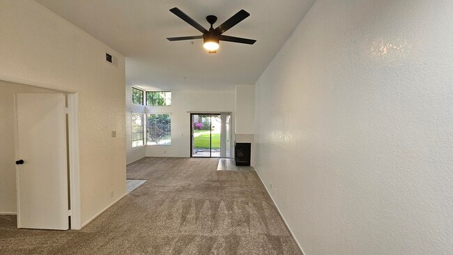 Building Photo - 2601 S Broadmoor Dr