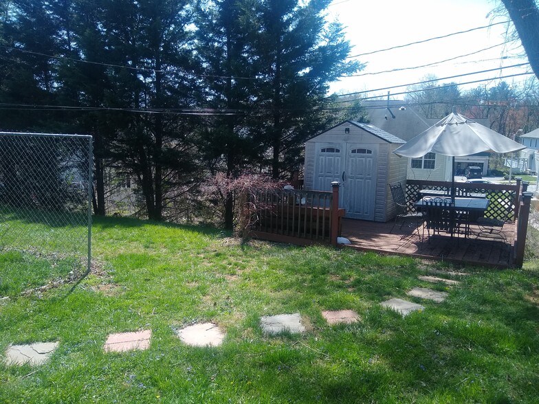 Back yard - 6208 Ivymount Rd