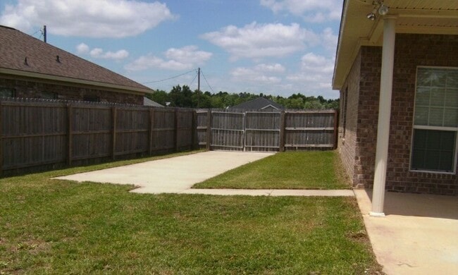Building Photo - 3/2 Brick Home in Copeland Island