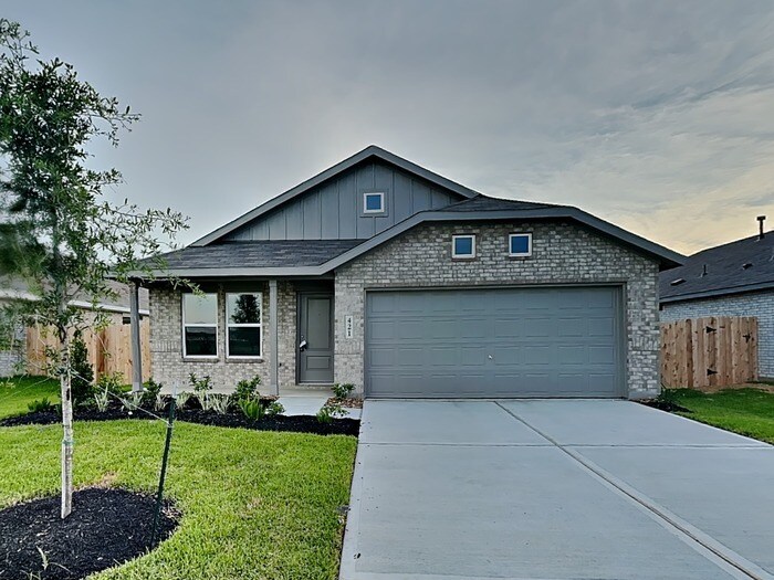 Primary Photo - 421 Texas Pecan Dr