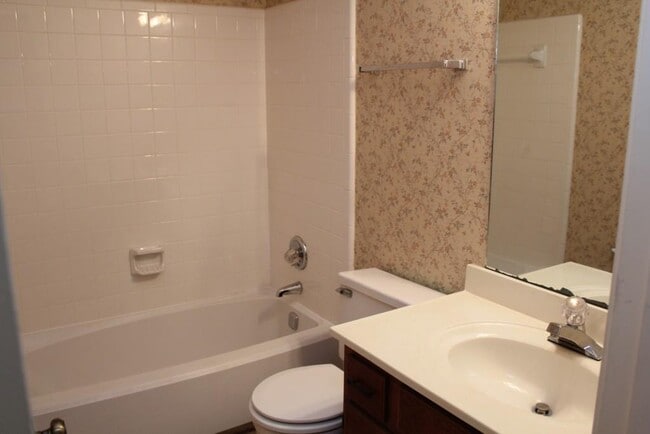 Building Photo - 574 Emory Oaks Way