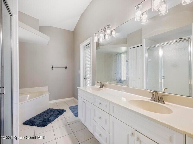 Building Photo - 1026 Blossom Dr