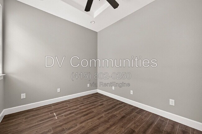 Building Photo - 1204 3rd St