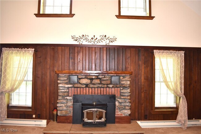 Building Photo - 2071 Dewey Rd