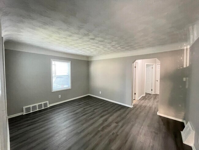 Building Photo - 18943 Greydale Ave