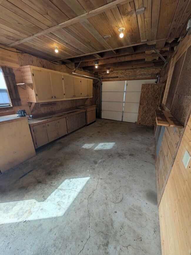 Building Photo - 1216 Robin Dr