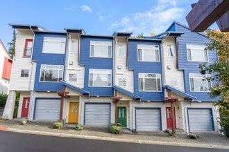 Building Photo - 3Bd/2.75Ba Renton Townhouse