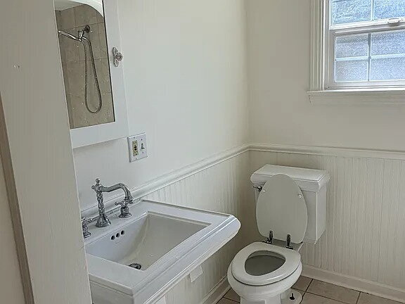 Building Photo - Charming country property