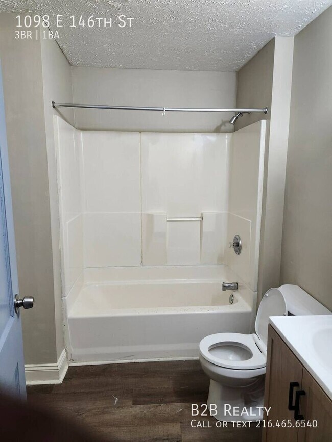Building Photo - 1098 E 146th St