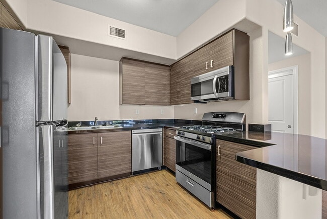 Building Photo - 5600 Wilshire