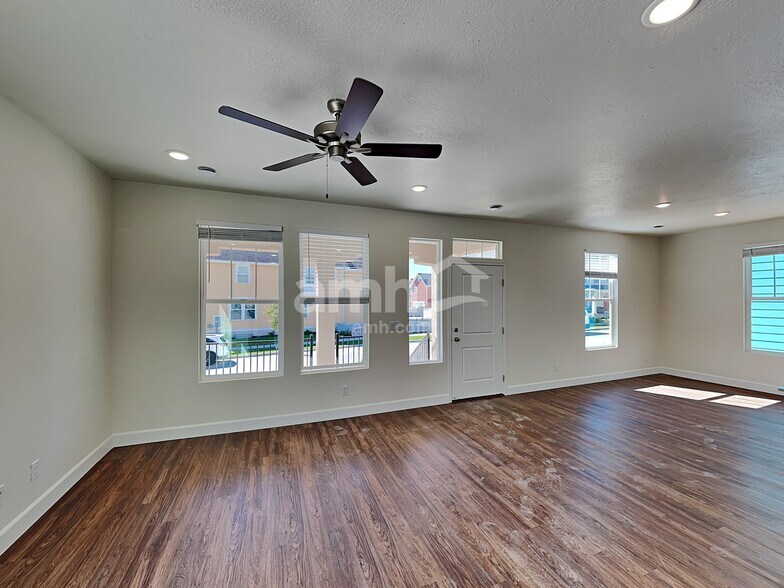 Building Photo - 6062 W Arranmore Dr