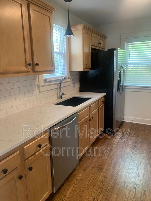 Building Photo - 127 McCready Ave