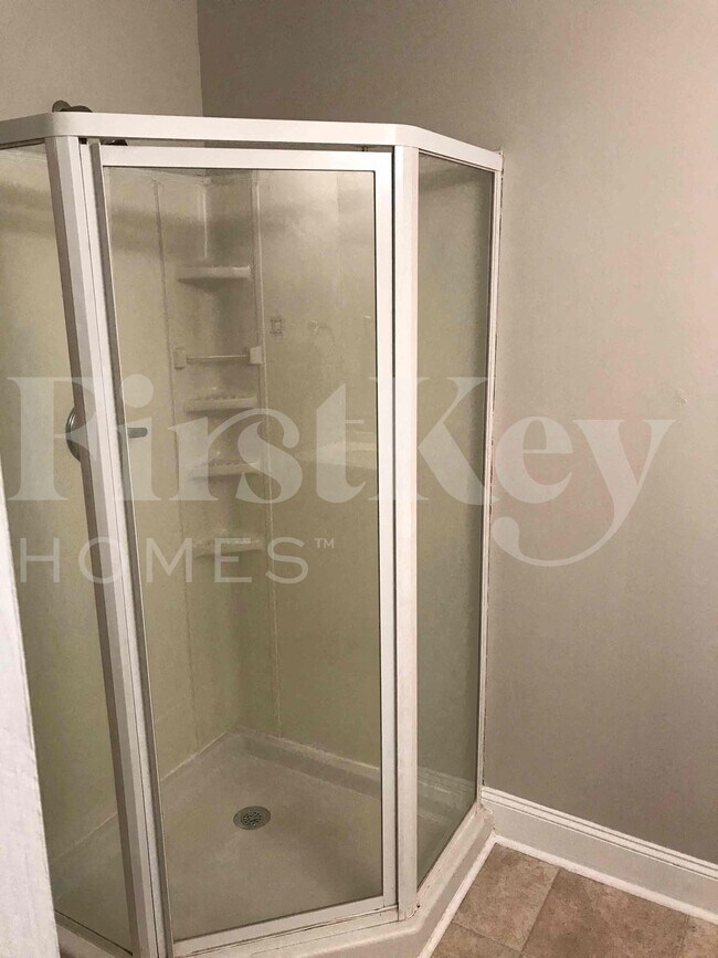 Building Photo - 103 Walnut Way