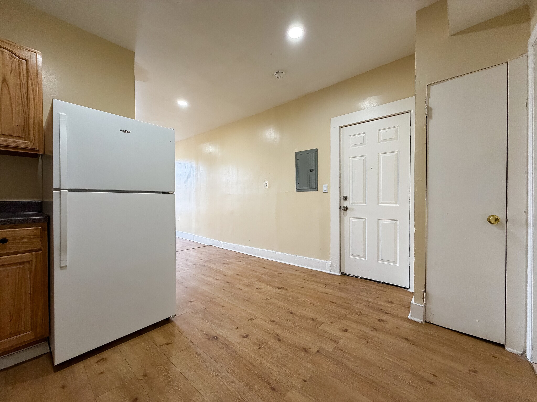 Building Photo - 256 Davenport Ave