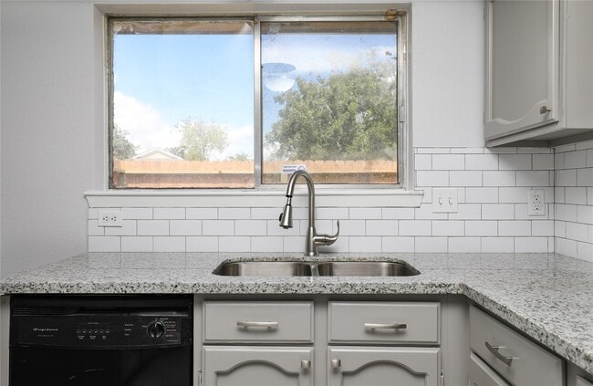 Building Photo - 2703 Heritage Colony Dr