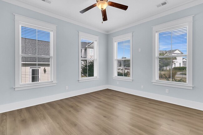Building Photo - Gorgeous Carolina Park Home on a Corner Lot