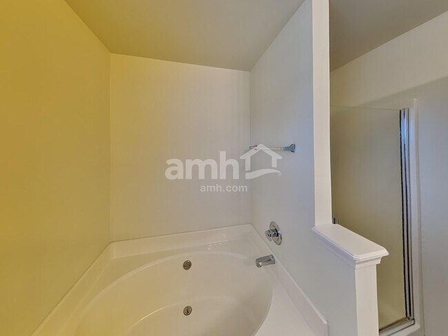 Building Photo - 1606 Harrison Way