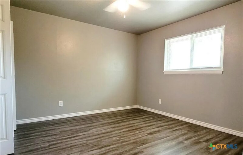 Building Photo - 613 Cedar Dr