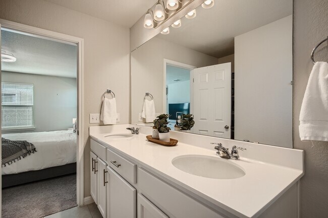 Building Photo - 9604 Dawn Pearl Dr